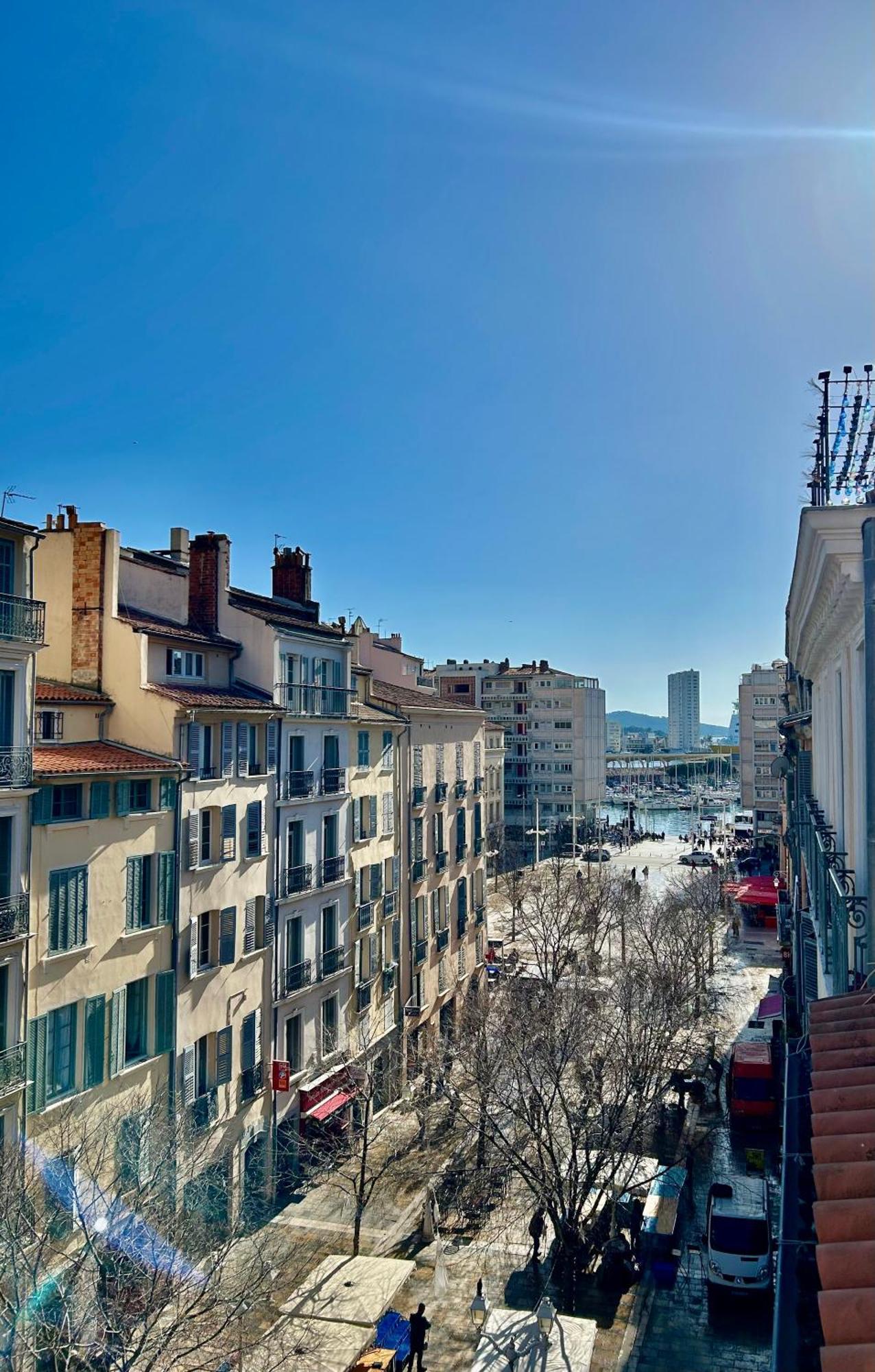 Duplex Climatise Proche Port *